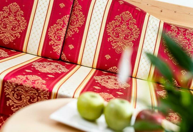 חדר סטנדרט לשלושה, Engels Park