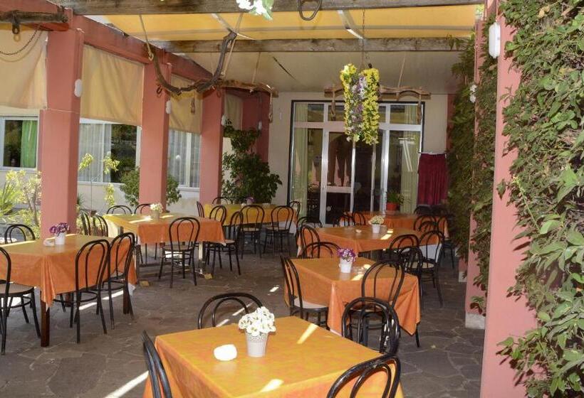 اتاق استاندارد سه نفره, Il Parco   Parking Free & Restaurant