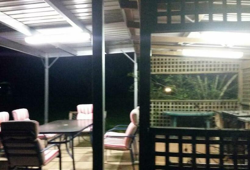 패밀리 룸, Moruya Motel