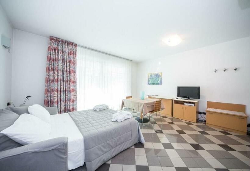 스탠다드 스튜디오, Piazzi House