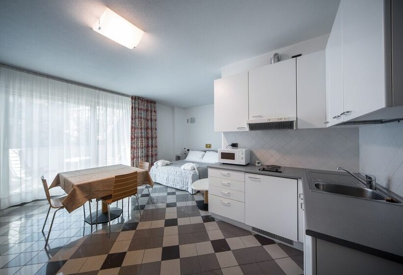 스탠다드 스튜디오, Piazzi House