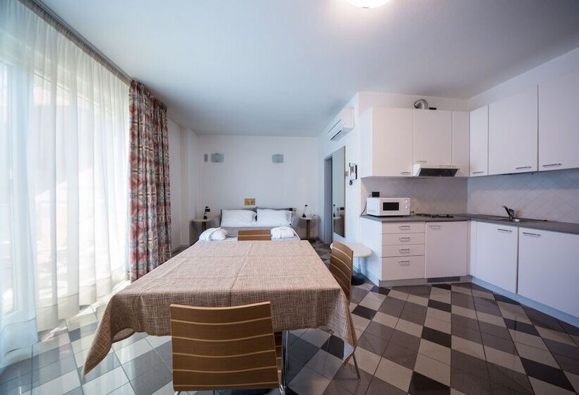 스탠다드 발코니 스튜디오, Piazzi House