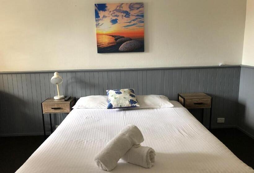 Номер Стандарт, Squid S Ink Motel