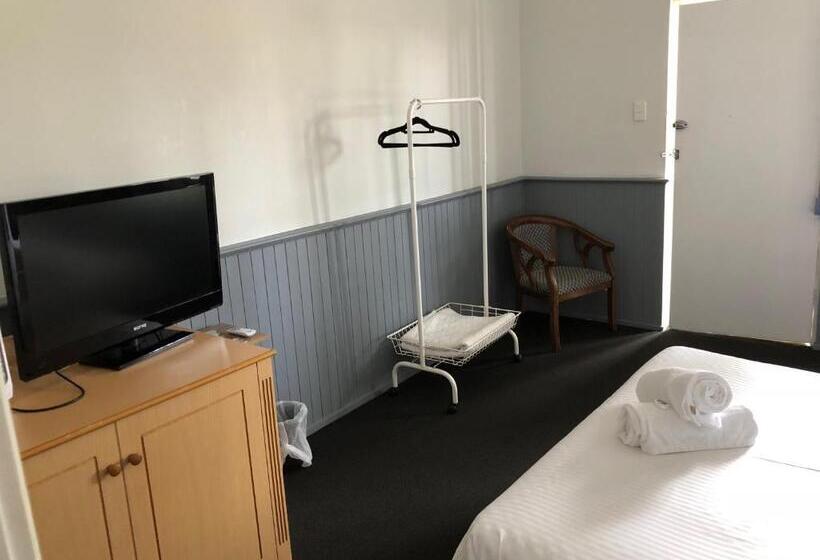 Номер Стандарт, Squid S Ink Motel