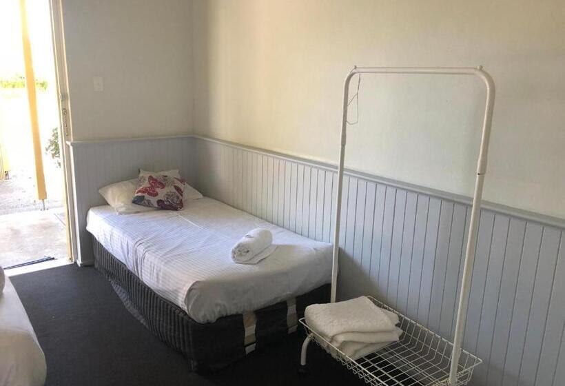Четырехместный Номер Стандарт, Squid S Ink Motel