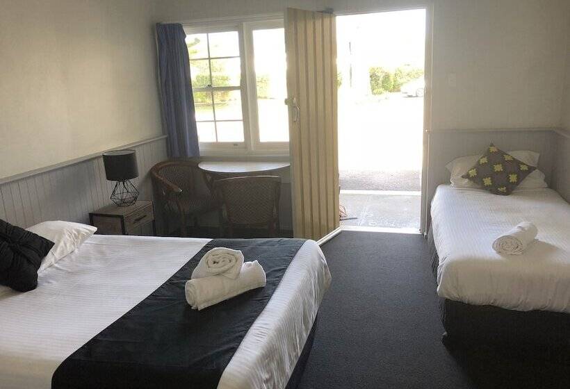 Номер Стандарт Трехместный, Squid S Ink Motel
