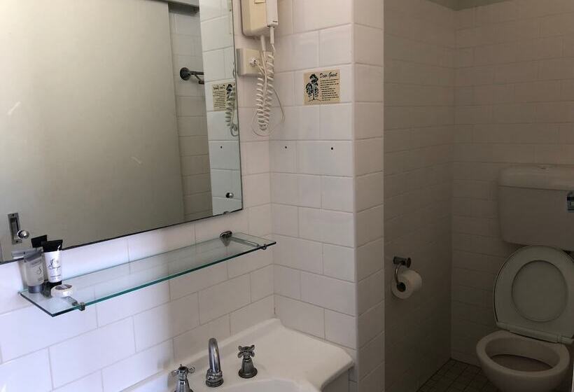 Четырехместный Номер Стандарт, Squid S Ink Motel