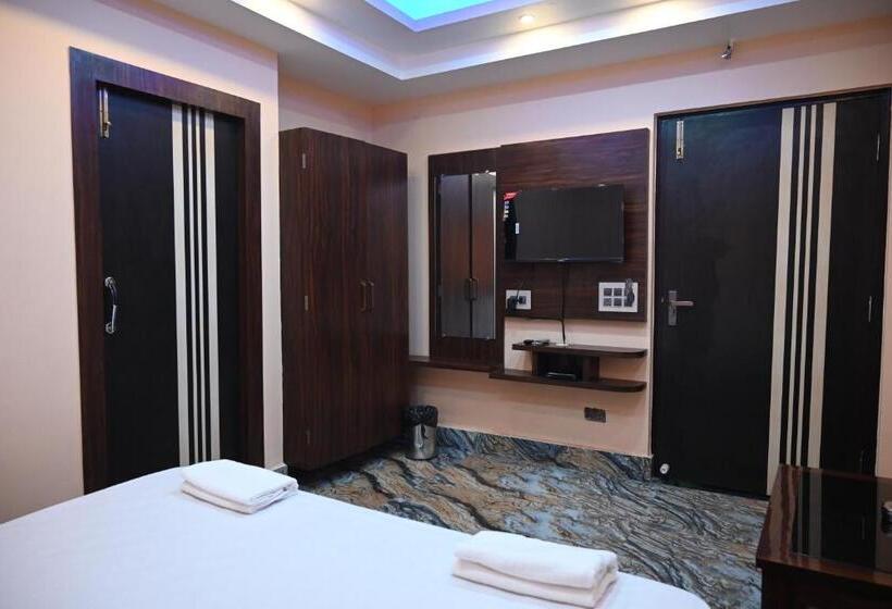 带大床的高级房间, Tulusi Inn ! Bolpur, Shantiniketan
