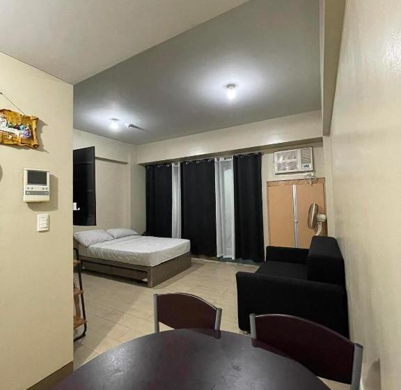 استودیو استاندارد با بالکن, Studio Unit 10 Mins Walk To Naia Terminal 3