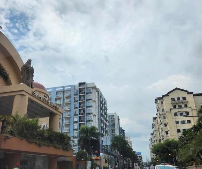 استودیو استاندارد با بالکن, Studio Unit 10 Mins Walk To Naia Terminal 3