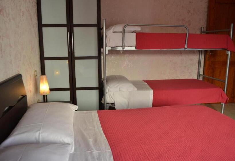 اتاق استاندارد چهار تخته, Sa Marina