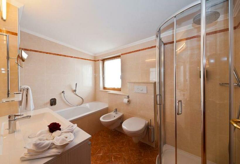 Люкс с Балконом, Parkhotel Holzerhof