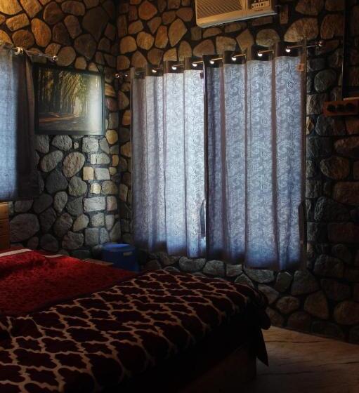 디럭스 룸, Corbett Safari Room & Adventure