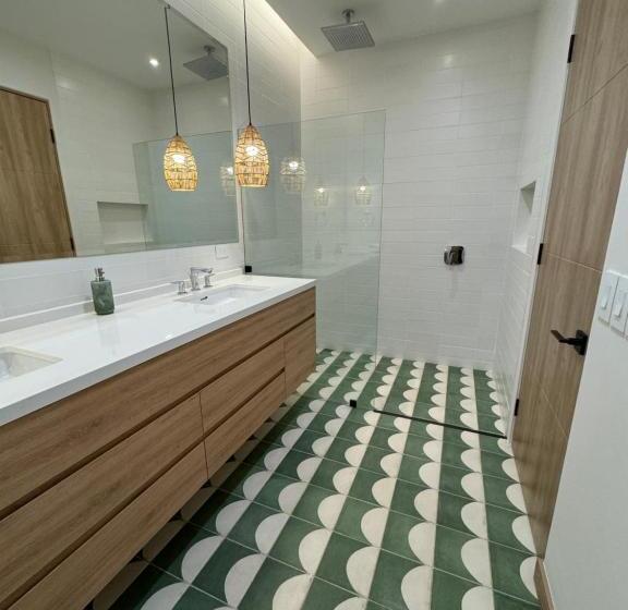Апартаменты 2 Спальни, 2 Bedroom Jungle View Penthouse With Pool & Jacuzzi
