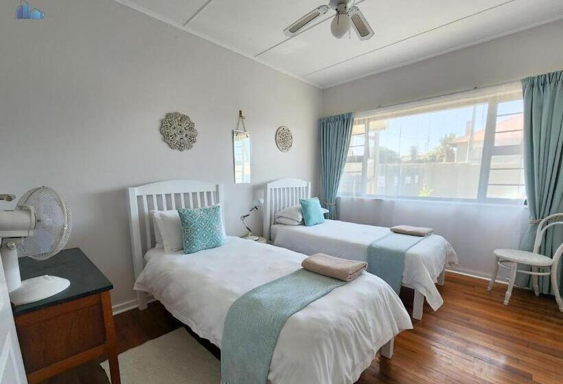 Семейный Номер, Gonubie Guest Cottages