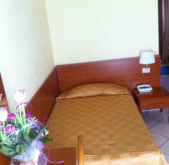 Номер Стандарт Индивидуальный, Albergo Dei Leoni