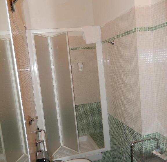 Номер Стандарт, Albergo Dei Leoni