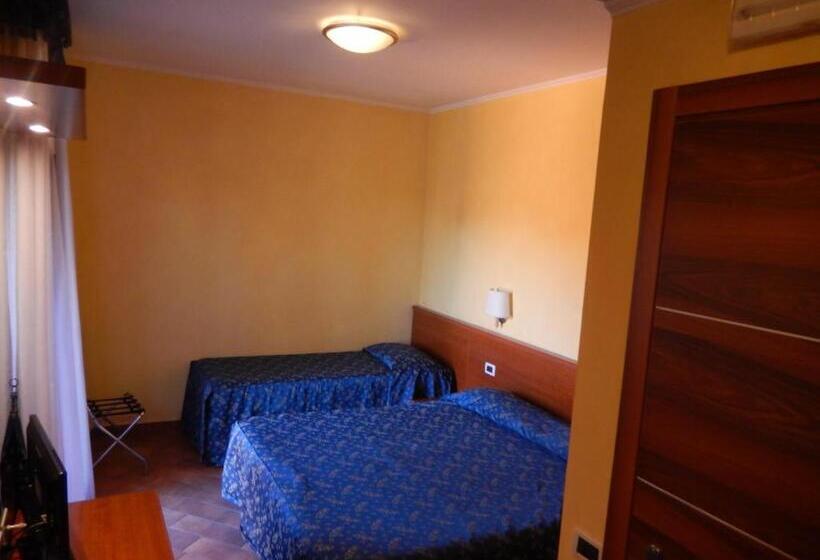 Четырехместный Номер Superior, Albergo Dei Leoni