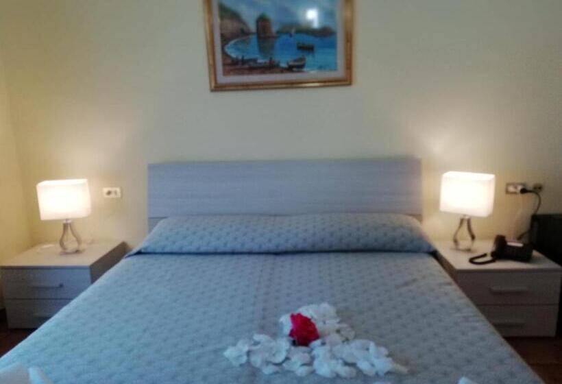 غرفة سوبيريور مطلّة علي البحر, Calabattaglia