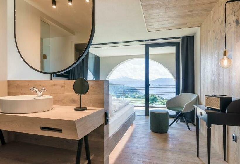Номер Стандарт с Балконом, Gloriette Guesthouse Boutique