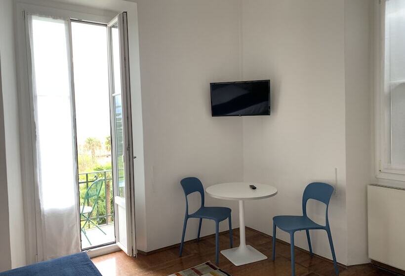 Superior room with lake view, Loveno