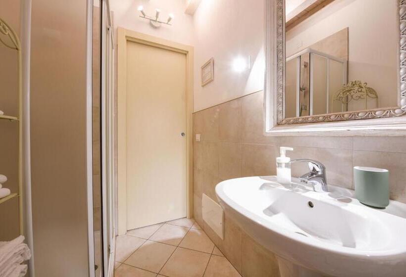 Четырехместный Номер Deluxe, Le Rêve   Lake View Rooms