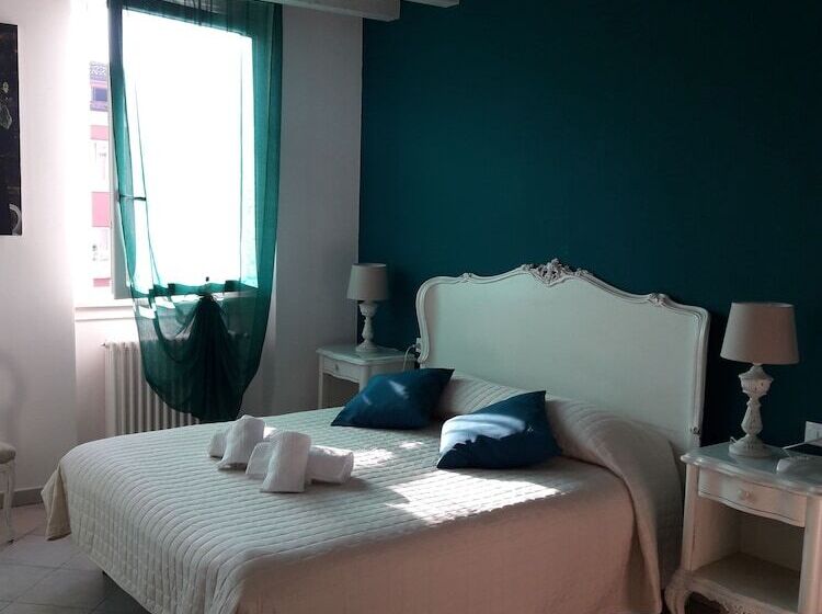 Четырехместный Номер Deluxe, Le Rêve   Lake View Rooms