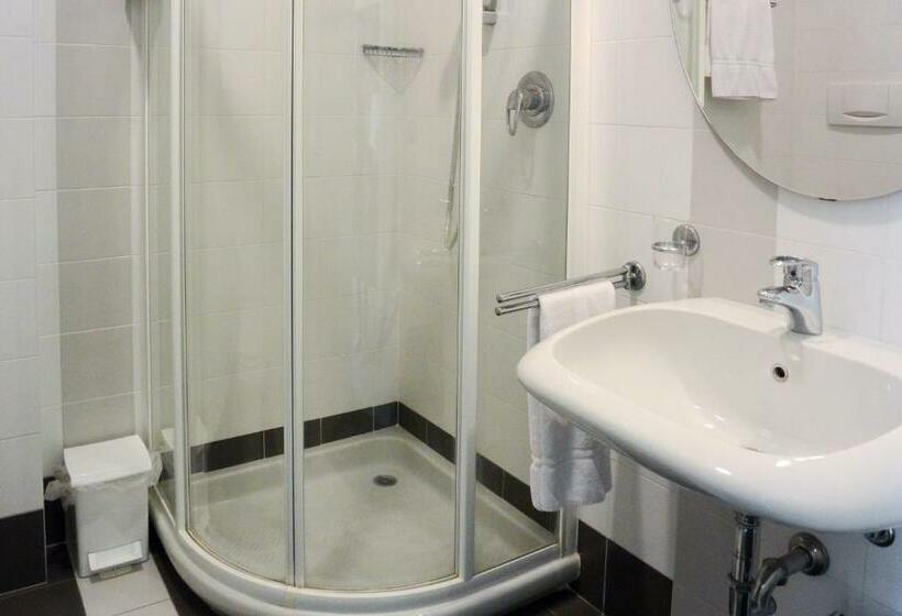 استودیوی استاندارد, Vista Hotel & Residence