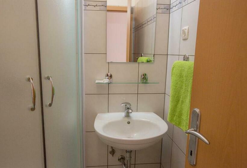 اتاق استاندارد یک نفره, Hostel Sonce