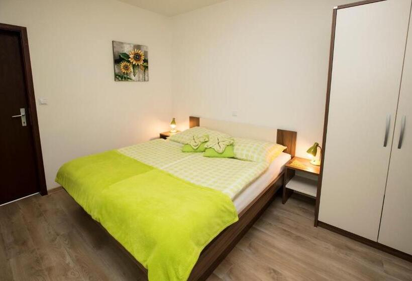 اتاق استاندارد با بالکن, Accommodation Resman