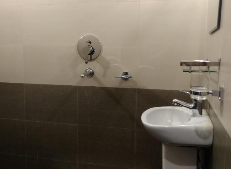 اتاق استاندارد, Kumari Guest House