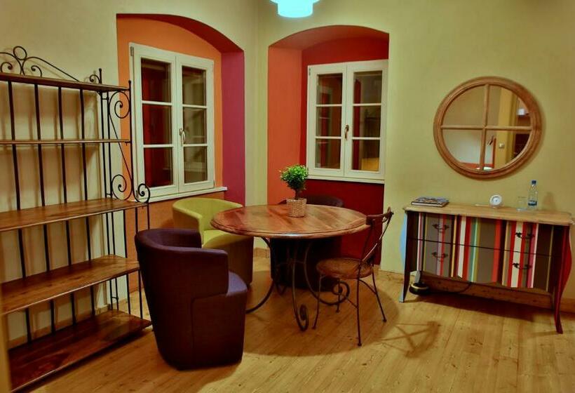 اتاق استاندارد سه نفره, Muzikafe   Home Of Culture
