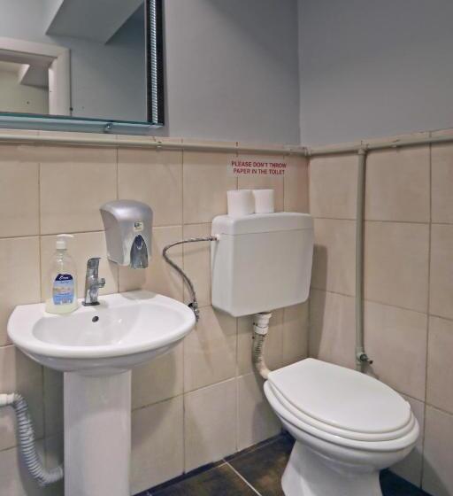 اتاق استاندارد با سرویس بهداشتی مشترک, Hostel 42