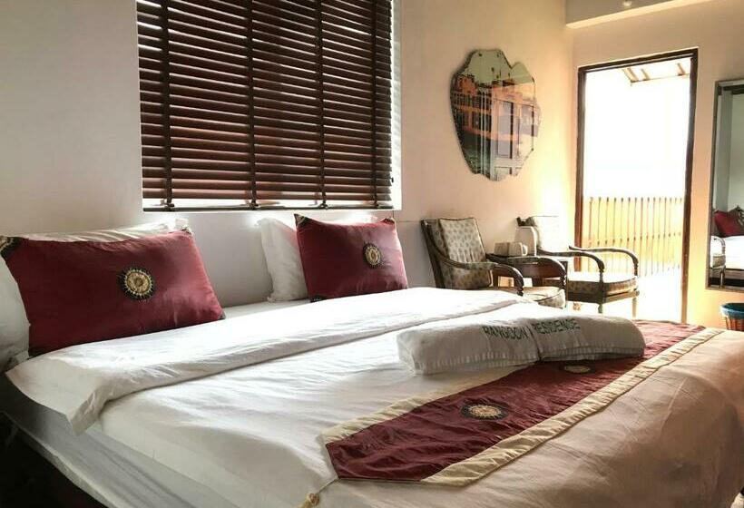 Четырехместный Номер Стандарт с Балконом, Rangoon Residence