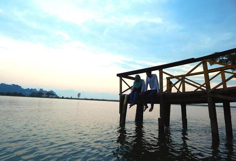 بنجلو قياسى, Rumbia Resort Villa Paka