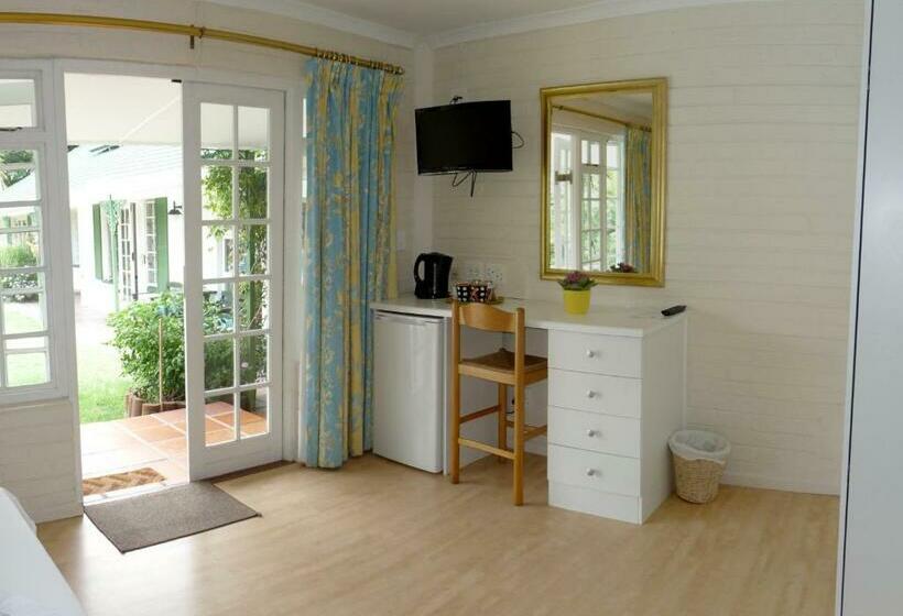 Номер Стандарт Вид на Бассейн, Somer Place B&b