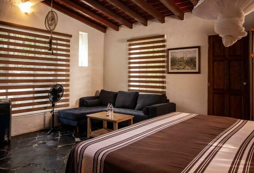 سوئیت مستر, Boutique Teocalli