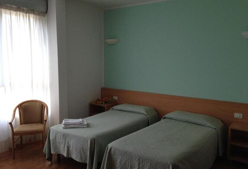 スタンダード４人部屋, Roma