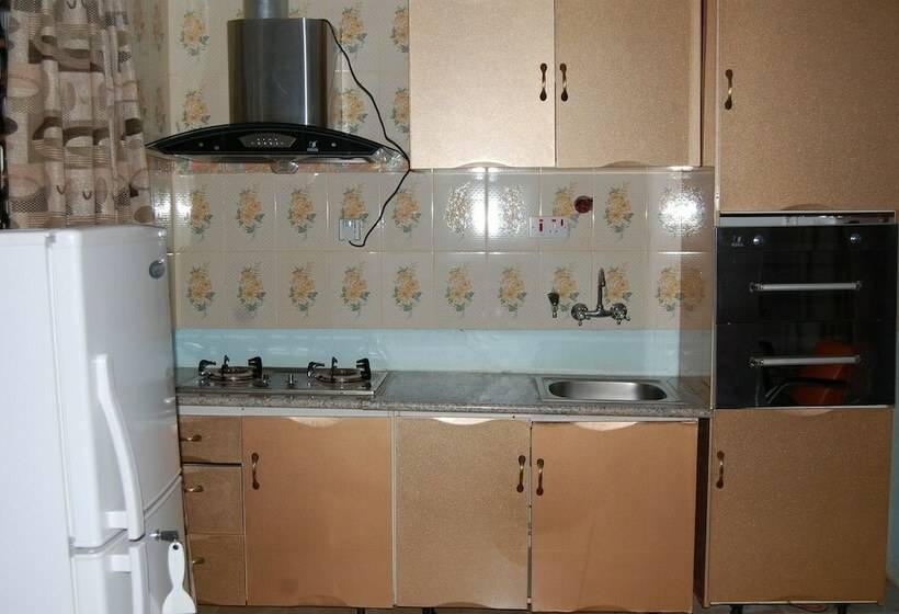 اتاق لوکس, Kakanyero