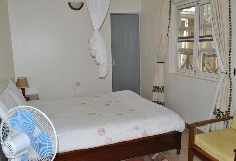 اتاق استاندارد یک نفره, Little Woods Inn