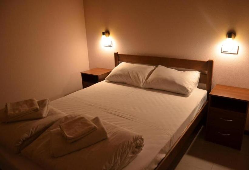 اتاق اکونومی, Hostel Vshokoladi