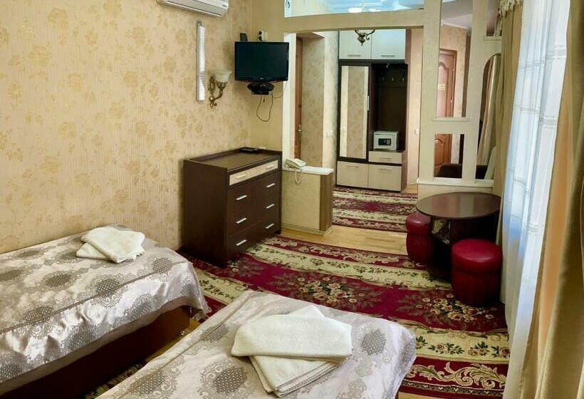 غرفة قياسية, Near The Lake