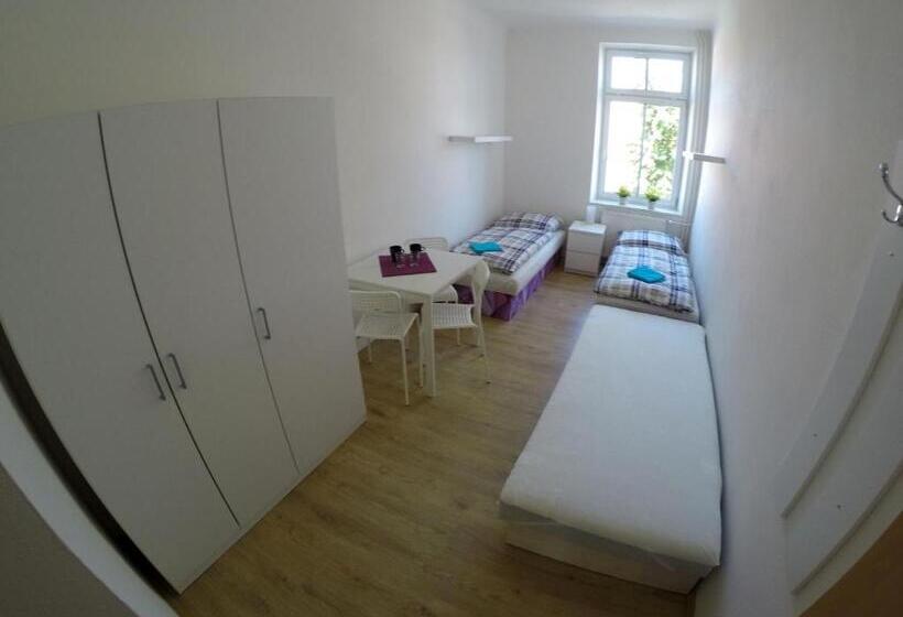 חדר סטנדרט לשלושה עם חדר אמבטיה משוף, Centrum Ubytování Břeclav