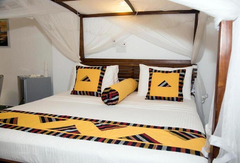 Family Suite, Suriya Arana