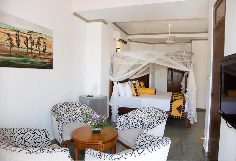 Family Suite, Suriya Arana