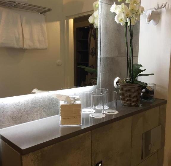 Family Suite, Mezzo