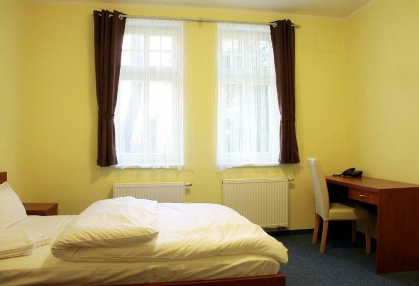 Номер Deluxe, Vera