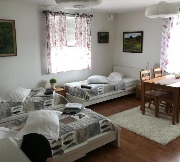 标准四人间共用浴室, Hedemora Logi