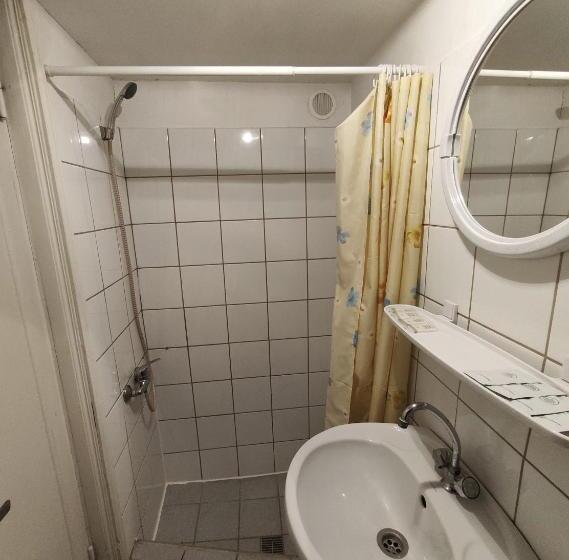 Standart Stüdyo, Elīna