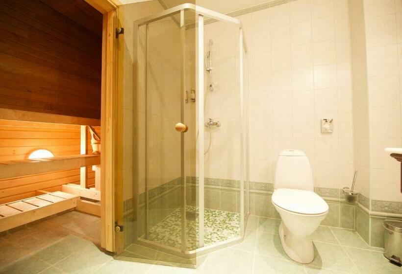 سوییت جونیور, Villa Hotel Theresa